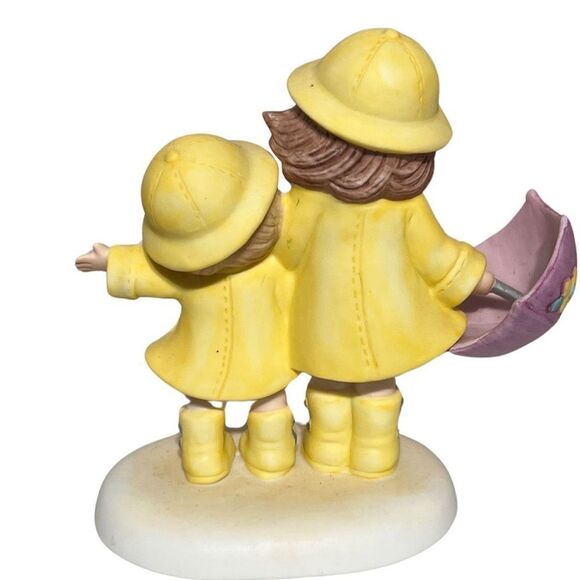Vintage 93 Enesco Sisters Together Through Rain or Shine Yellow Ceramic Figurine - Picture 3 of 6